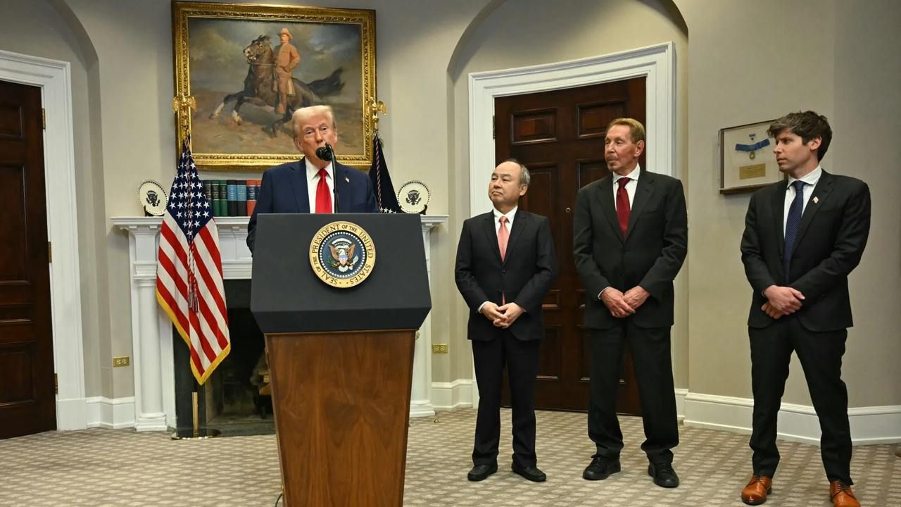 Hình ảnh của tổng thống Mỹ Donald Trump cùng Masayoshi Son, Larry Ellison và Sam Altman - theo thứ tự từ trái qua phải