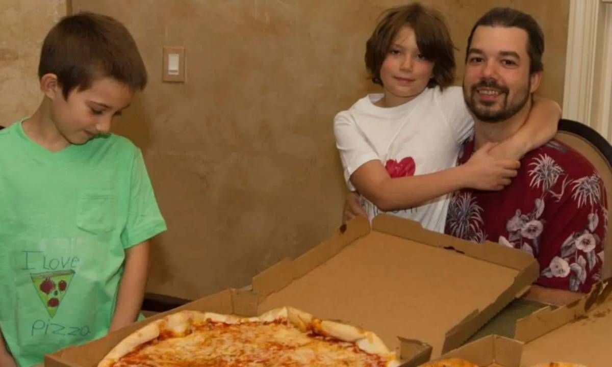 Laszlo Hanyecz mua 2 bánh pizza với 10,000 BTC